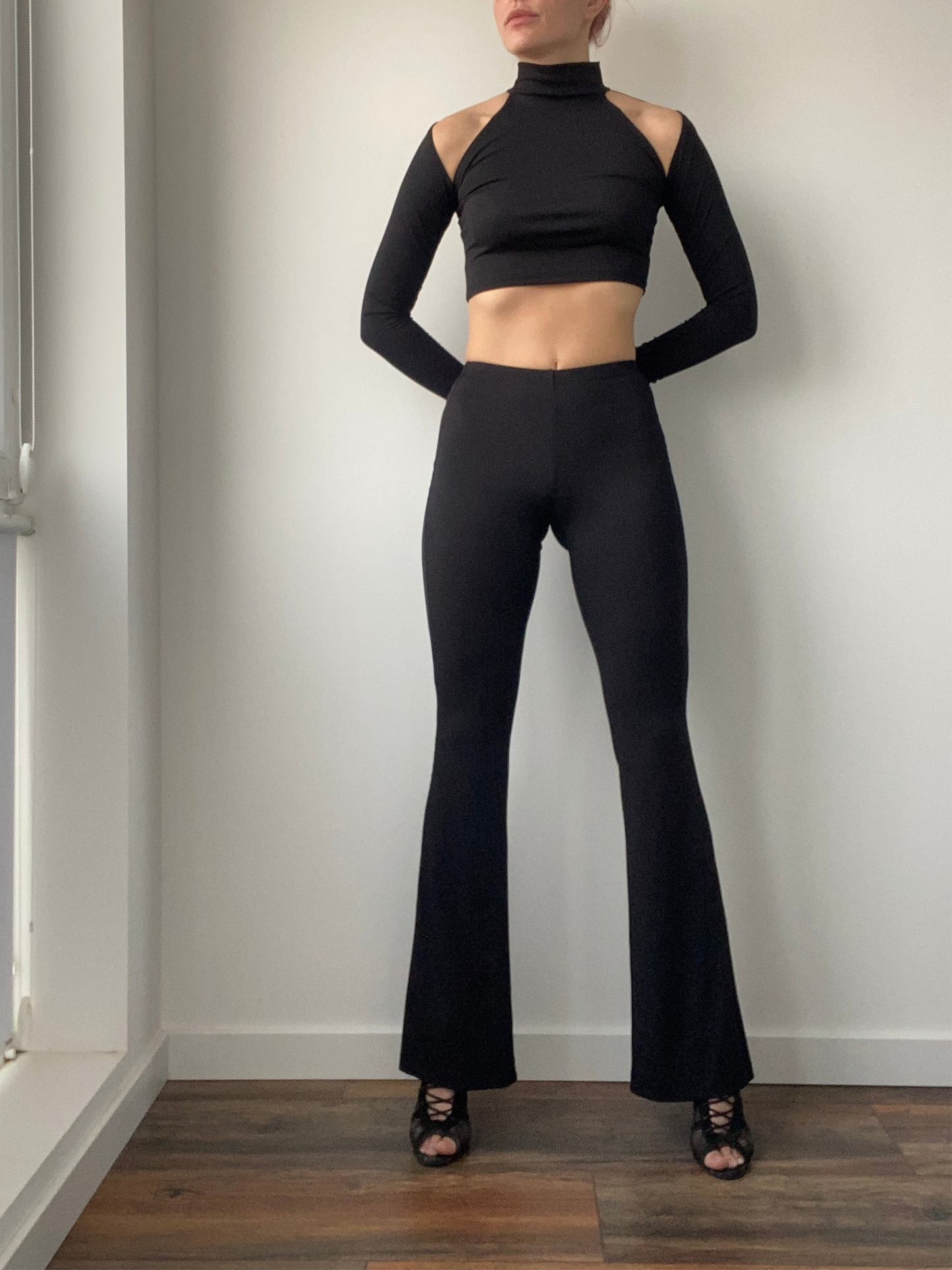 Black Ribbed Knit Long Sleeve Crop Top