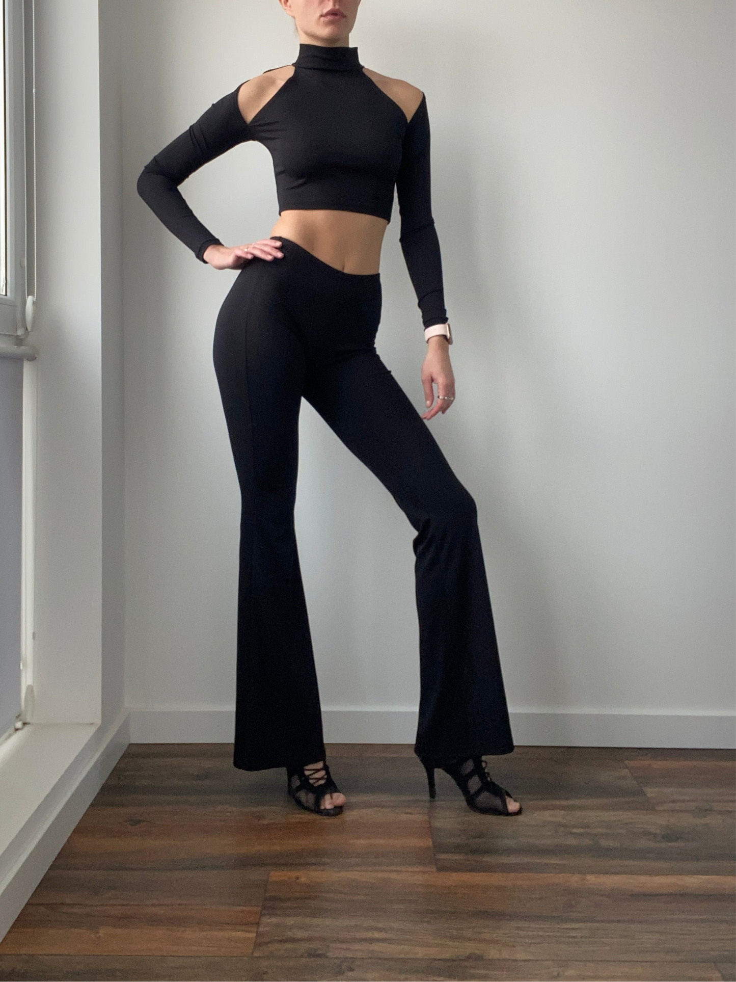 Black Ribbed Knit Long Sleeve Crop Top