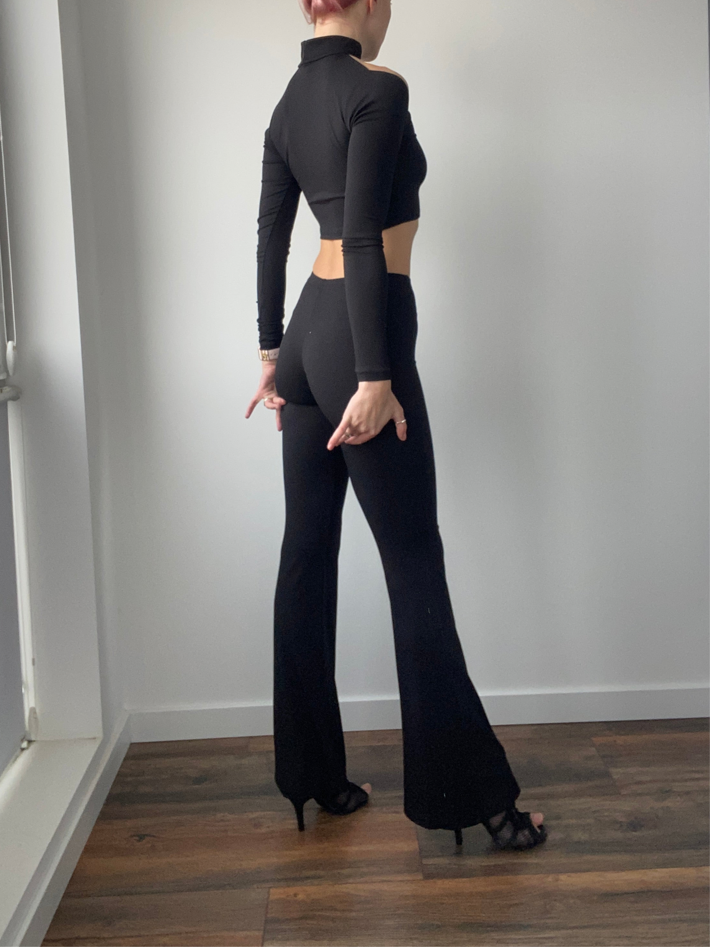 Black Ribbed Knit Long Sleeve Crop Top