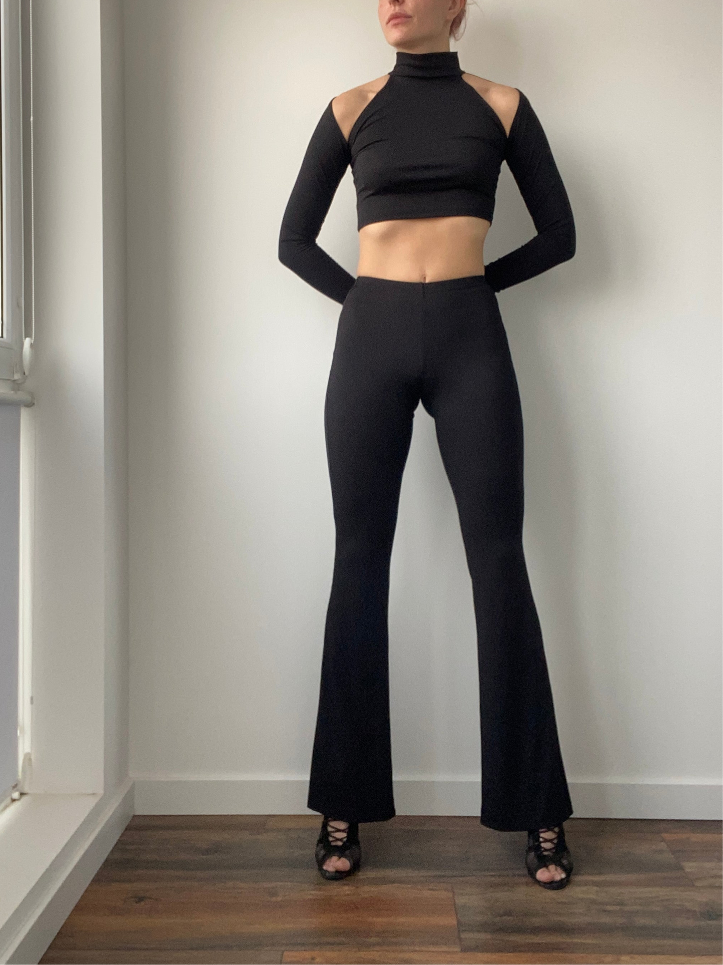 Black Ribbed Knit Long Sleeve Crop Top