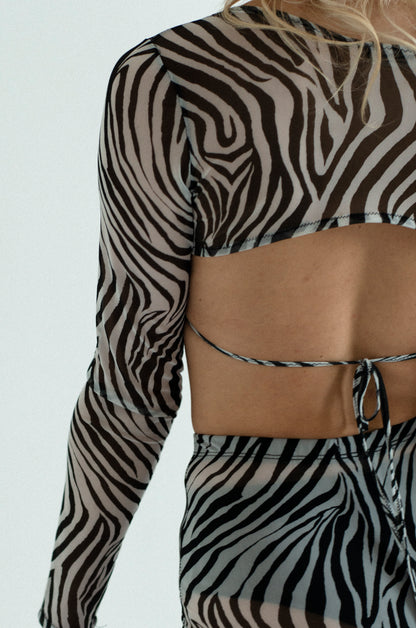 Black White Contrast Stitch Backless Crop Top