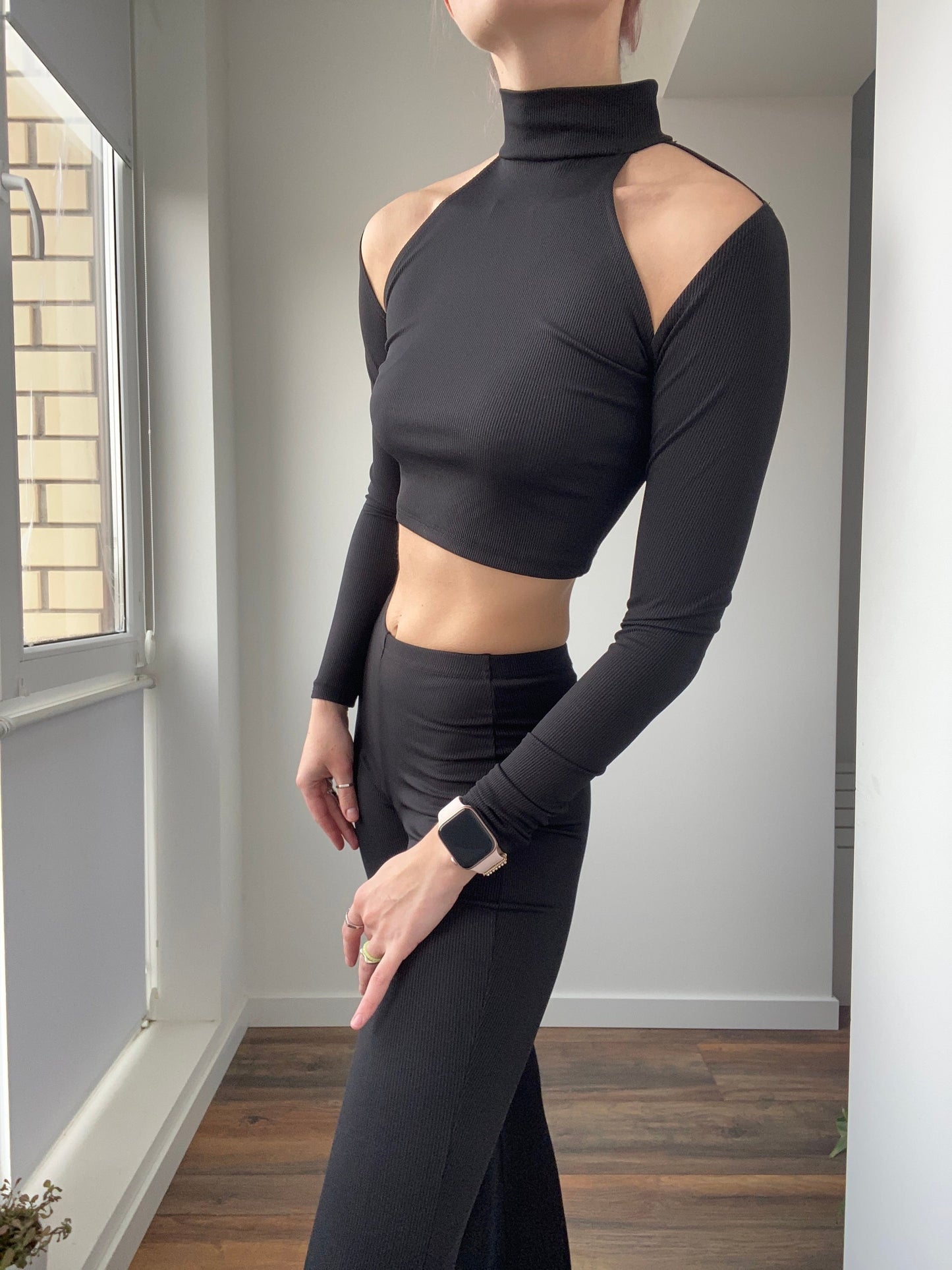 Black Ribbed Knit Long Sleeve Crop Top